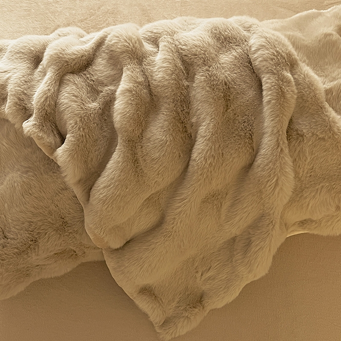 91家纺网 家纺一手货源 找家纺 仔仔熊 2025新款高克重兔毛绒四件套-瑞莎 瑞莎-暖茶棕