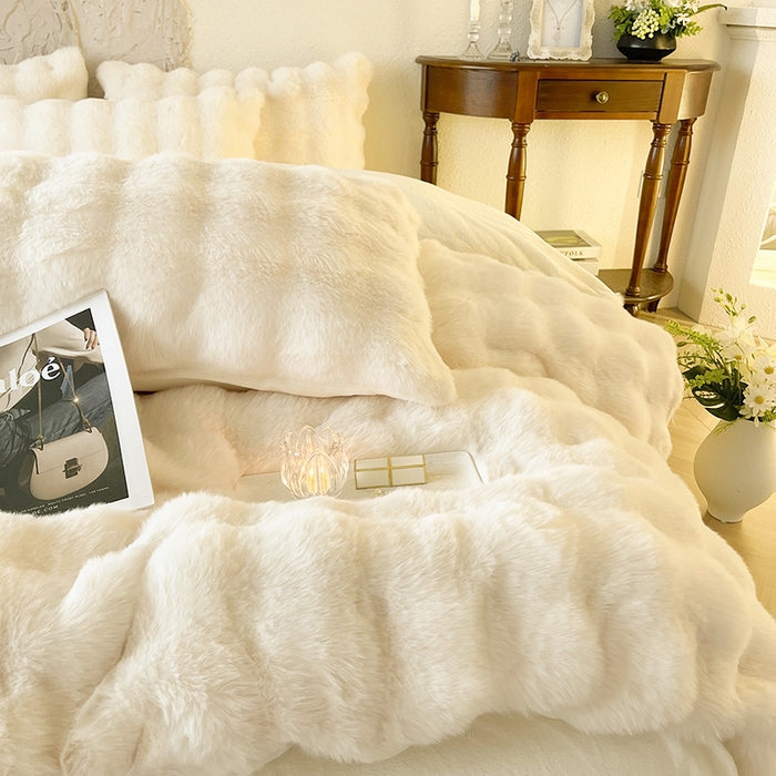 91家纺网 家纺一手货源 找家纺 仔仔熊 2025新款高克重兔毛绒四件套-瑞莎 瑞莎-奶油白