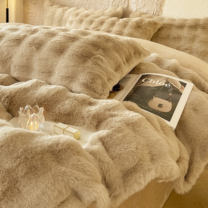 91家纺网 家纺一手货源 找家纺 仔仔熊 2025新款高克重兔毛绒四件套-瑞莎 瑞莎-暖茶棕