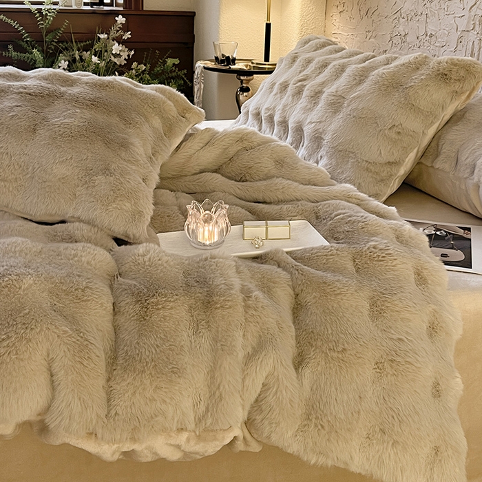 91家纺网 家纺一手货源 找家纺 仔仔熊 2025新款高克重兔毛绒四件套-瑞莎 瑞莎-淡雅米