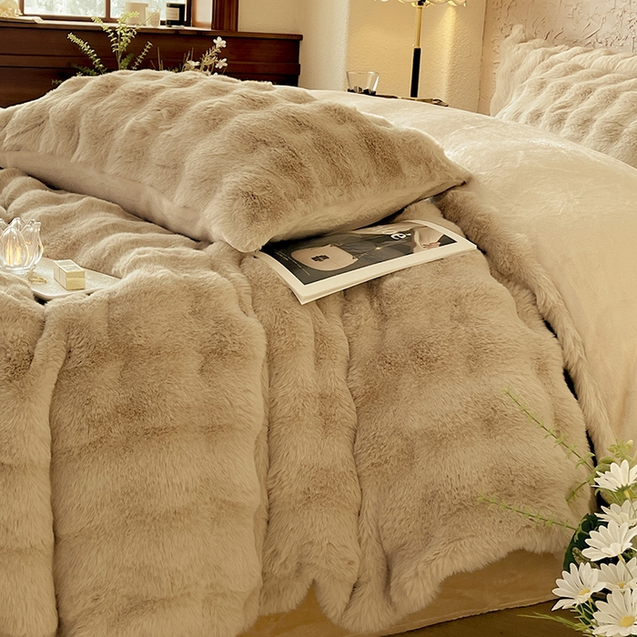 91家纺网 家纺一手货源 找家纺 仔仔熊 2025新款高克重兔毛绒四件套-瑞莎 瑞莎-暖茶棕