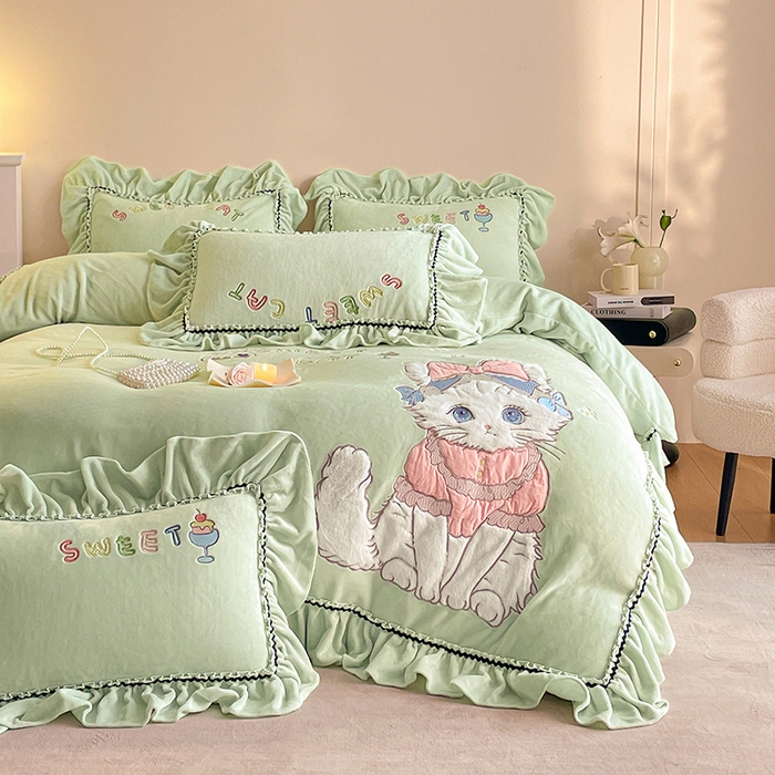 91家纺网 家纺一手货源 找家纺 畅畅家纺 2025新款轻奢高档冬季工艺款牛奶绒毛巾绣床单床笠四件套 蜜语-青柠绿