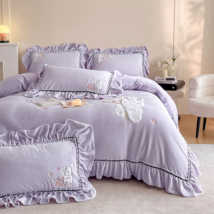 畅畅家纺 2025新款轻奢高档冬季工艺款牛奶绒毛巾绣床单床笠四件套 梦境-浅紫