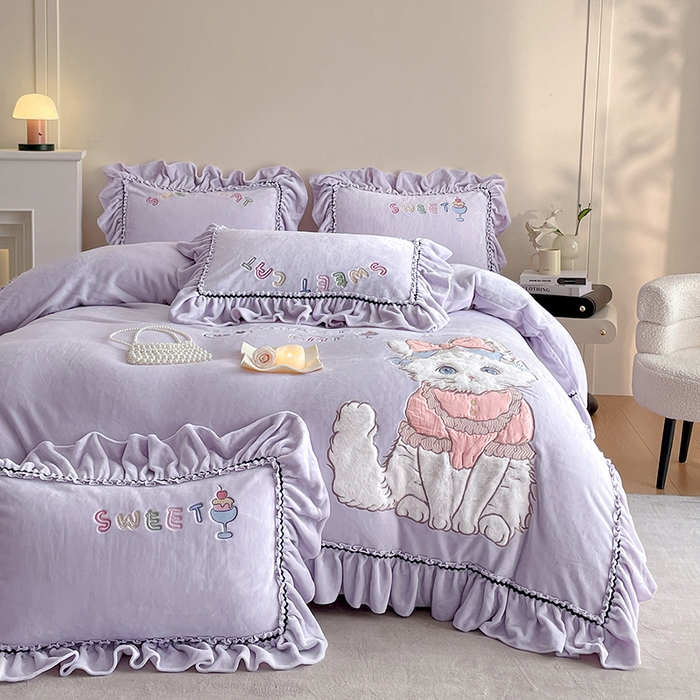 畅畅家纺 2025新款轻奢高档冬季工艺款牛奶绒毛巾绣床单床笠四件套 蜜语-浅紫
