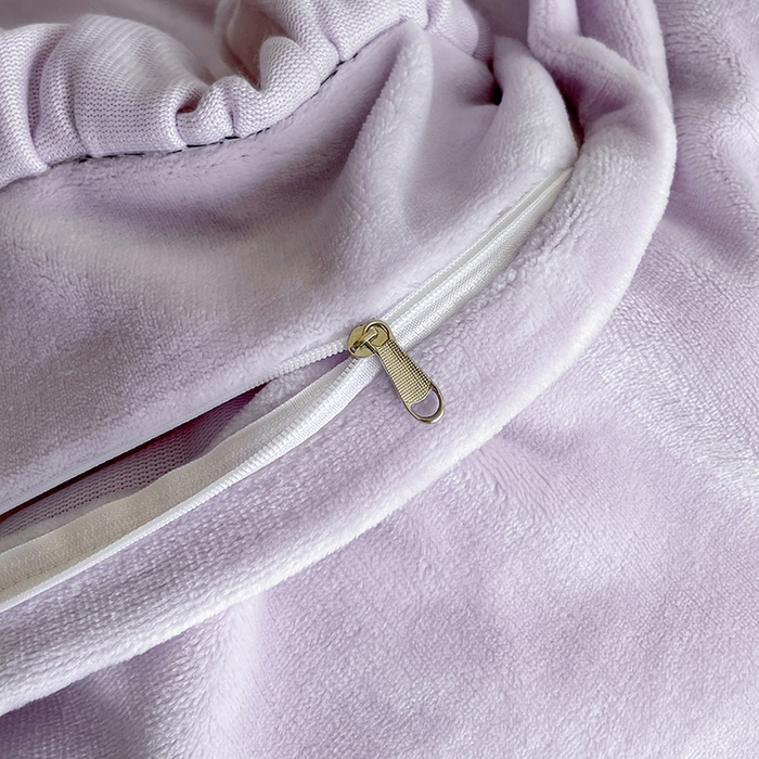 91家纺网 家纺一手货源 找家纺 畅畅家纺 2025新款轻奢高档冬季工艺款牛奶绒毛巾绣床单床笠四件套 花韵-浅紫