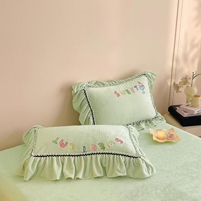 91家纺网 家纺一手货源 找家纺 畅畅家纺 2025新款轻奢高档冬季工艺款牛奶绒毛巾绣床单床笠四件套 蜜语-青柠绿