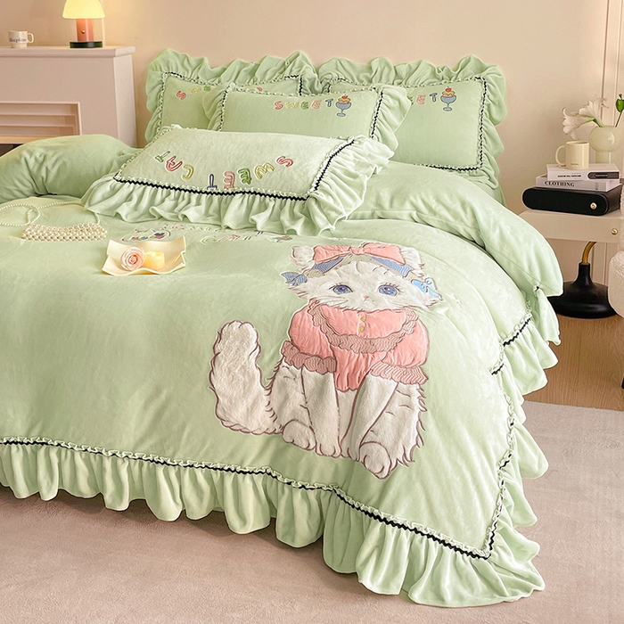 91家纺网 家纺一手货源 找家纺 畅畅家纺 2025新款轻奢高档冬季工艺款牛奶绒毛巾绣床单床笠四件套 蜜语-青柠绿