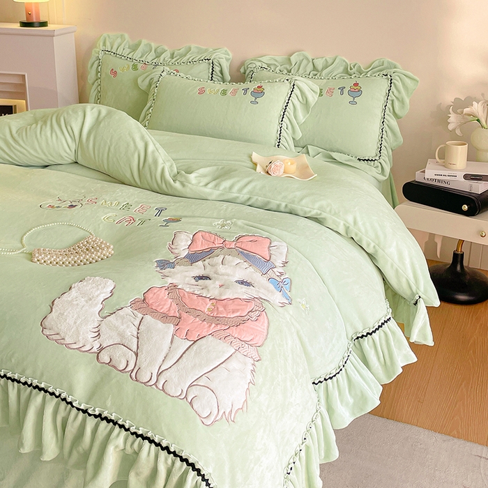 91家纺网 家纺一手货源 找家纺 畅畅家纺 2025新款轻奢高档冬季工艺款牛奶绒毛巾绣床单床笠四件套 蜜语-青柠绿