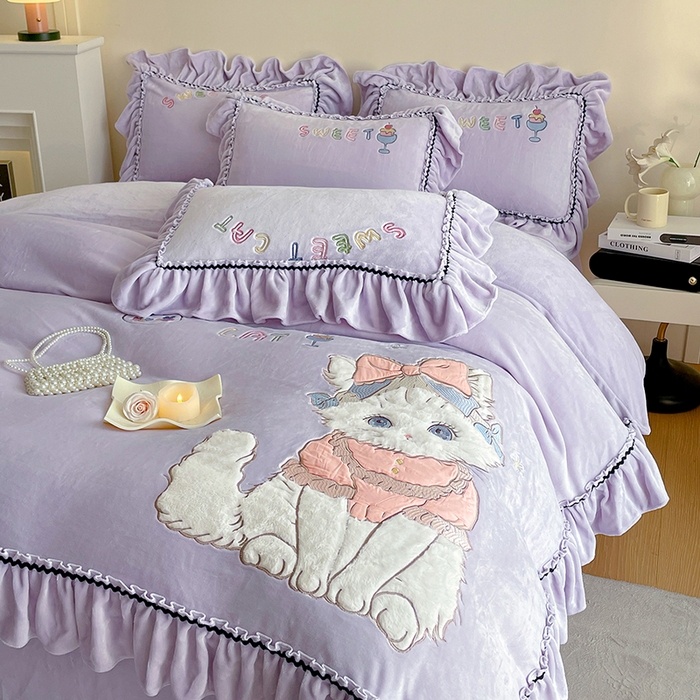 91家纺网 家纺一手货源 找家纺 畅畅家纺 2025新款轻奢高档冬季工艺款牛奶绒毛巾绣床单床笠四件套 蜜语-浅紫