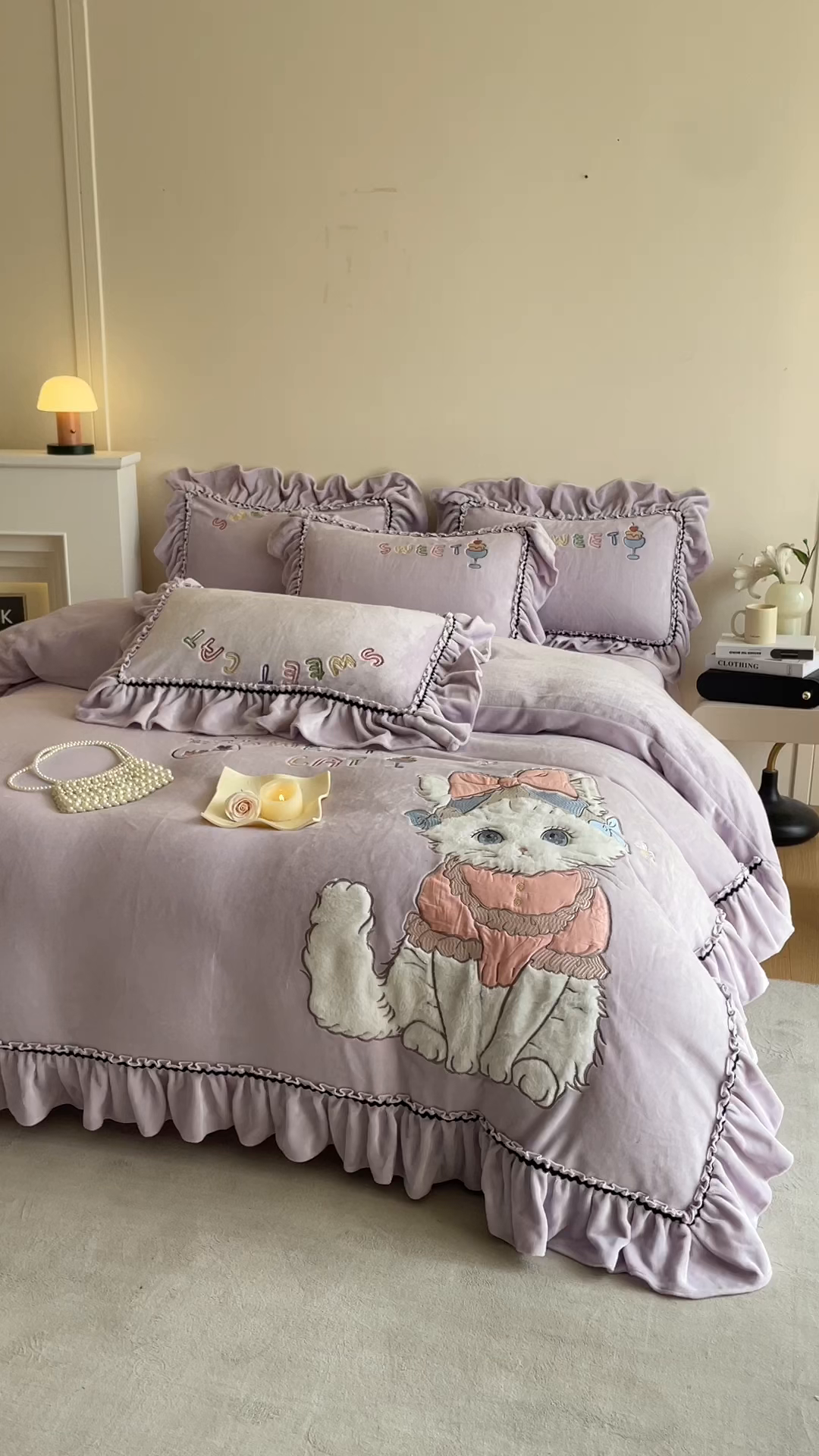 91家纺网 家纺一手货源 找家纺 畅畅家纺 2025新款轻奢高档冬季工艺款牛奶绒毛巾绣床单床笠四件套 蜜语-浅紫