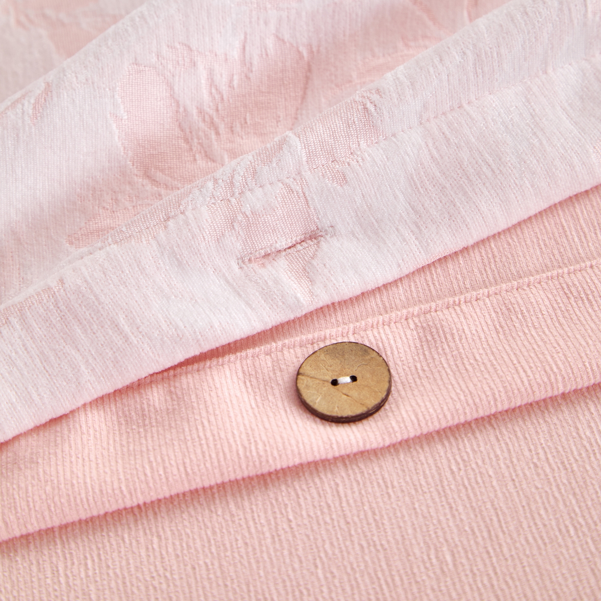 91家纺网 家纺一手货源 找家纺 九沐良品 2025新款雪尼尔棉绒大提花四件套 蜂鸣半夏-淡绯