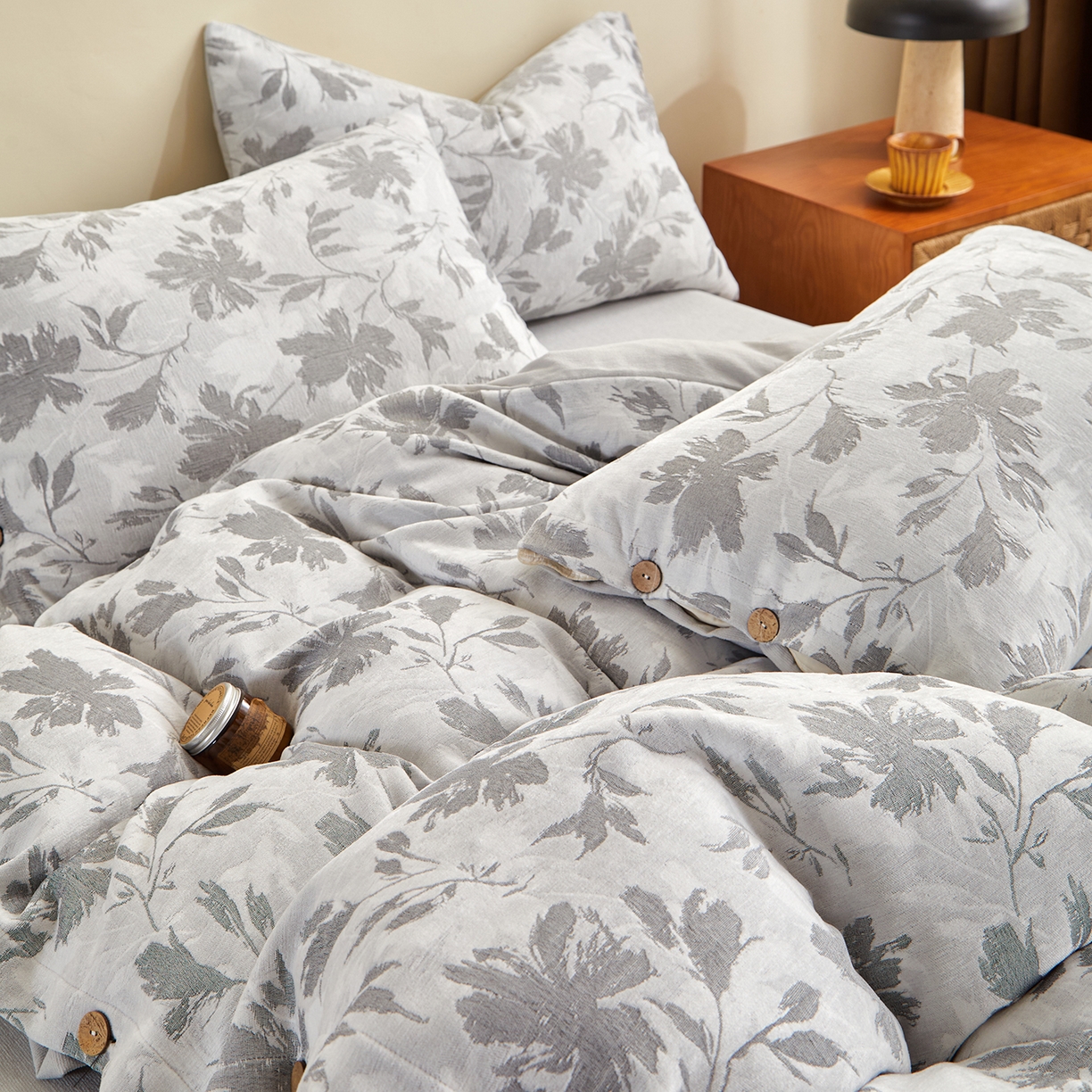 91家纺网 家纺一手货源 找家纺 九沐良品 2025新款雪尼尔棉绒大提花四件套 蜂鸣半夏-魅影黑