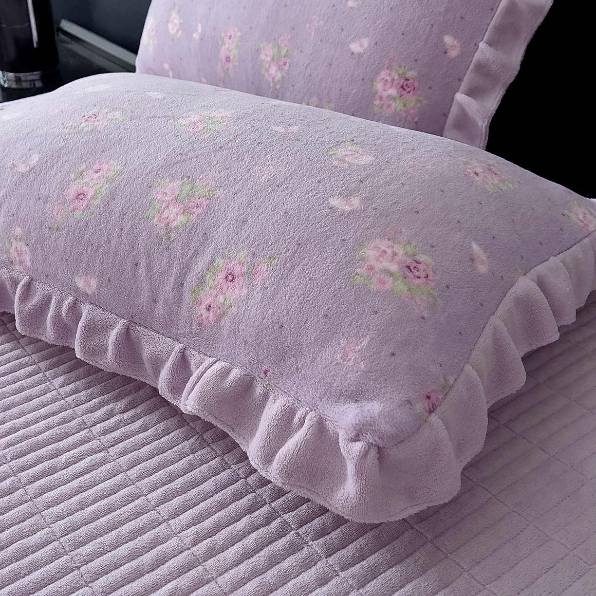 91家纺网 家纺一手货源 找家纺 找底底家纺 2025新款花边9-10斤牛奶绒床盖款四件套 紫蔻