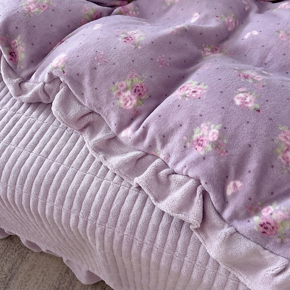 91家纺网 家纺一手货源 找家纺 找底底家纺 2025新款花边9-10斤牛奶绒床盖款四件套 紫蔻