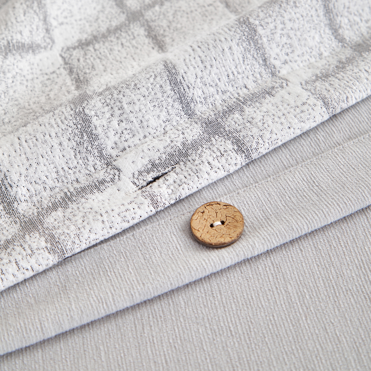 91家纺网 家纺一手货源 找家纺 九沐良品 2025新款雪尼尔棉绒大提花四件套 洛西雅-倾城灰