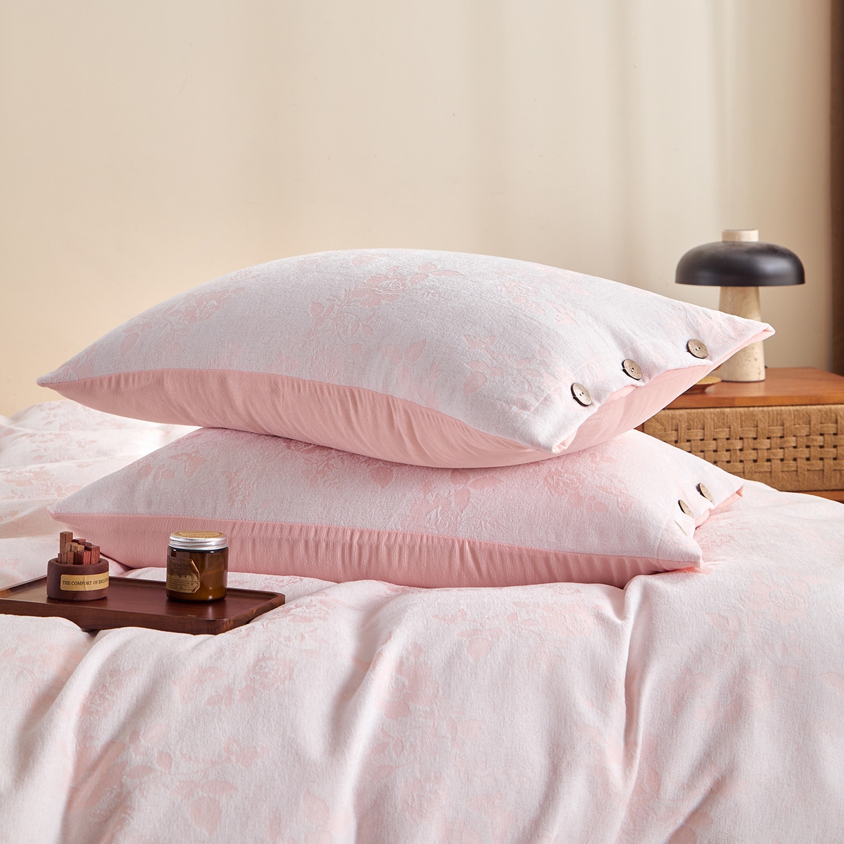 91家纺网 家纺一手货源 找家纺 九沐良品 2025新款雪尼尔棉绒大提花四件套 玫瑰森林-淡绯