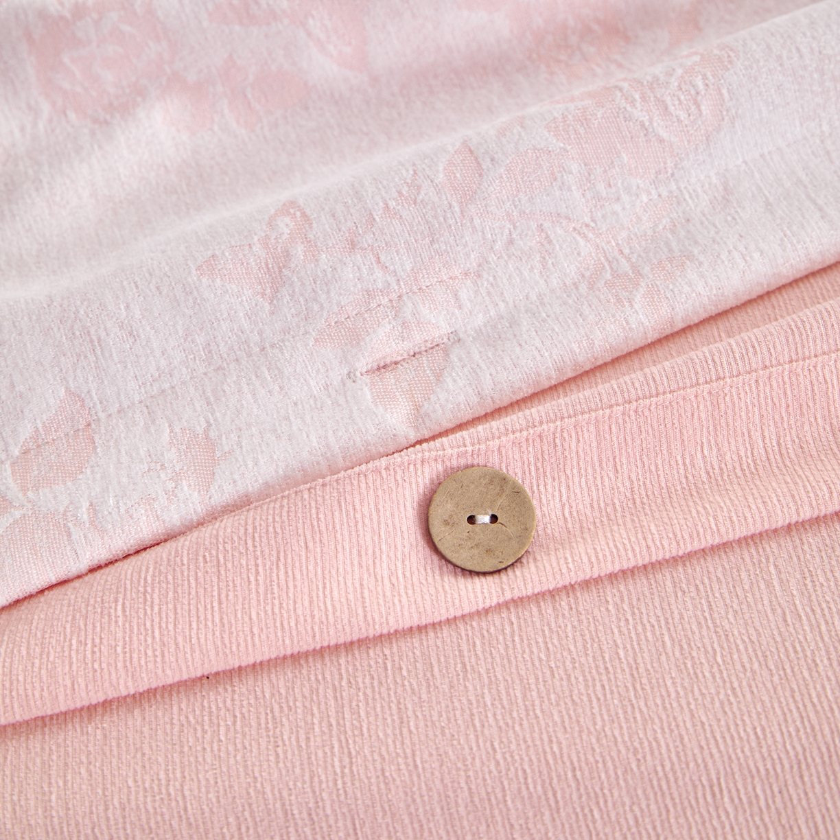 91家纺网 家纺一手货源 找家纺 九沐良品 2025新款雪尼尔棉绒大提花四件套 玫瑰森林-淡绯