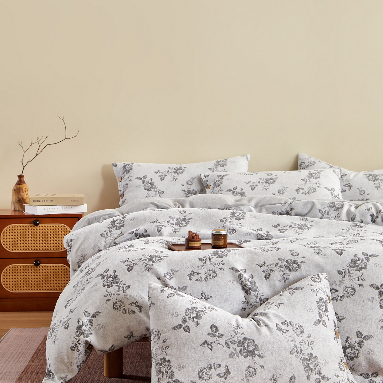 91家纺网 家纺一手货源 找家纺 九沐良品 2025新款雪尼尔棉绒大提花四件套 玫瑰森林-魅影黑