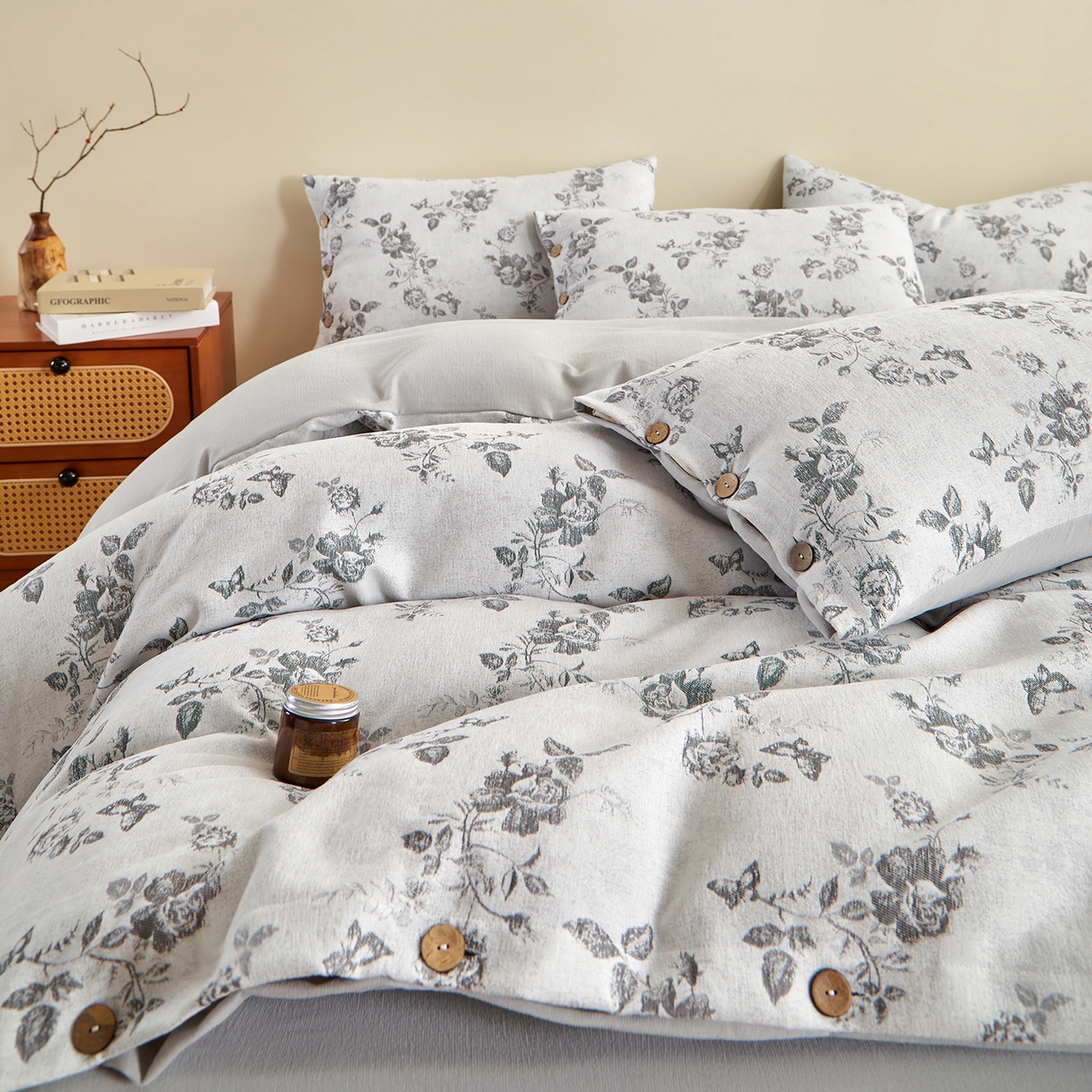 91家纺网 家纺一手货源 找家纺 九沐良品 2025新款雪尼尔棉绒大提花四件套 玫瑰森林-魅影黑