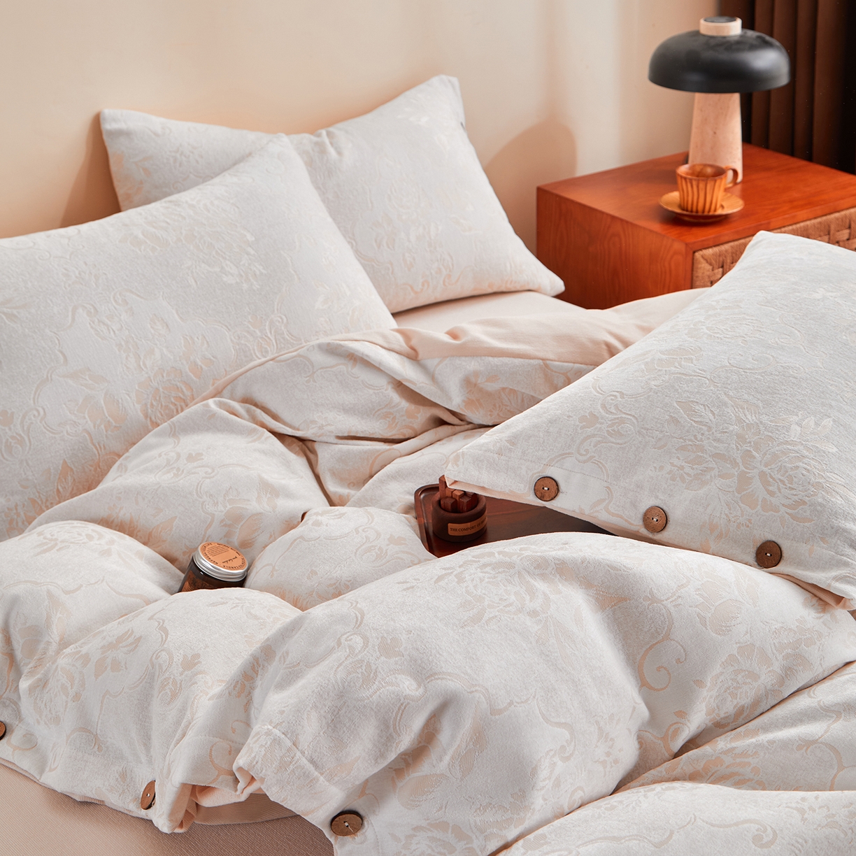 91家纺网 家纺一手货源 找家纺 九沐良品 2025新款雪尼尔棉绒大提花四件套 小茉莉-小麦色