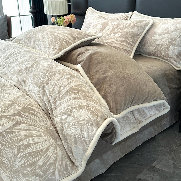 91家纺网 家纺一手货源 找家纺 （总）许林家纺 2025新款兔毛宽包边立体雕花牛奶绒四件套