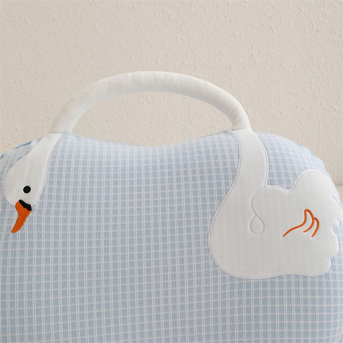 91家纺网 家纺一手货源 找家纺 （总）大熊枕芯 2025新款手提袋大鹅猫肚记忆枕