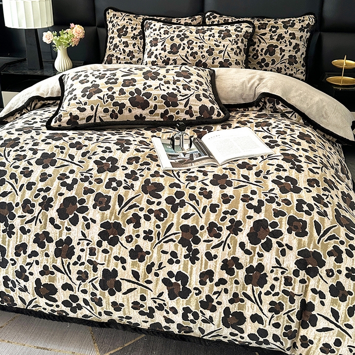 91家纺网 家纺一手货源 找家纺 （总）许林家纺 2025新款兔毛宽包边立体雕花牛奶绒四件套