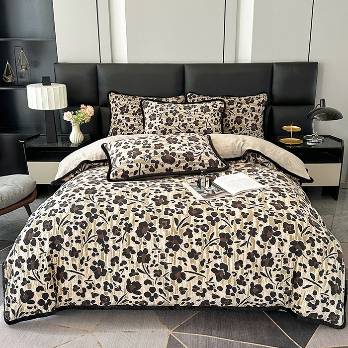 91家纺网 家纺一手货源 找家纺 （总）许林家纺 2025新款兔毛宽包边立体雕花牛奶绒四件套