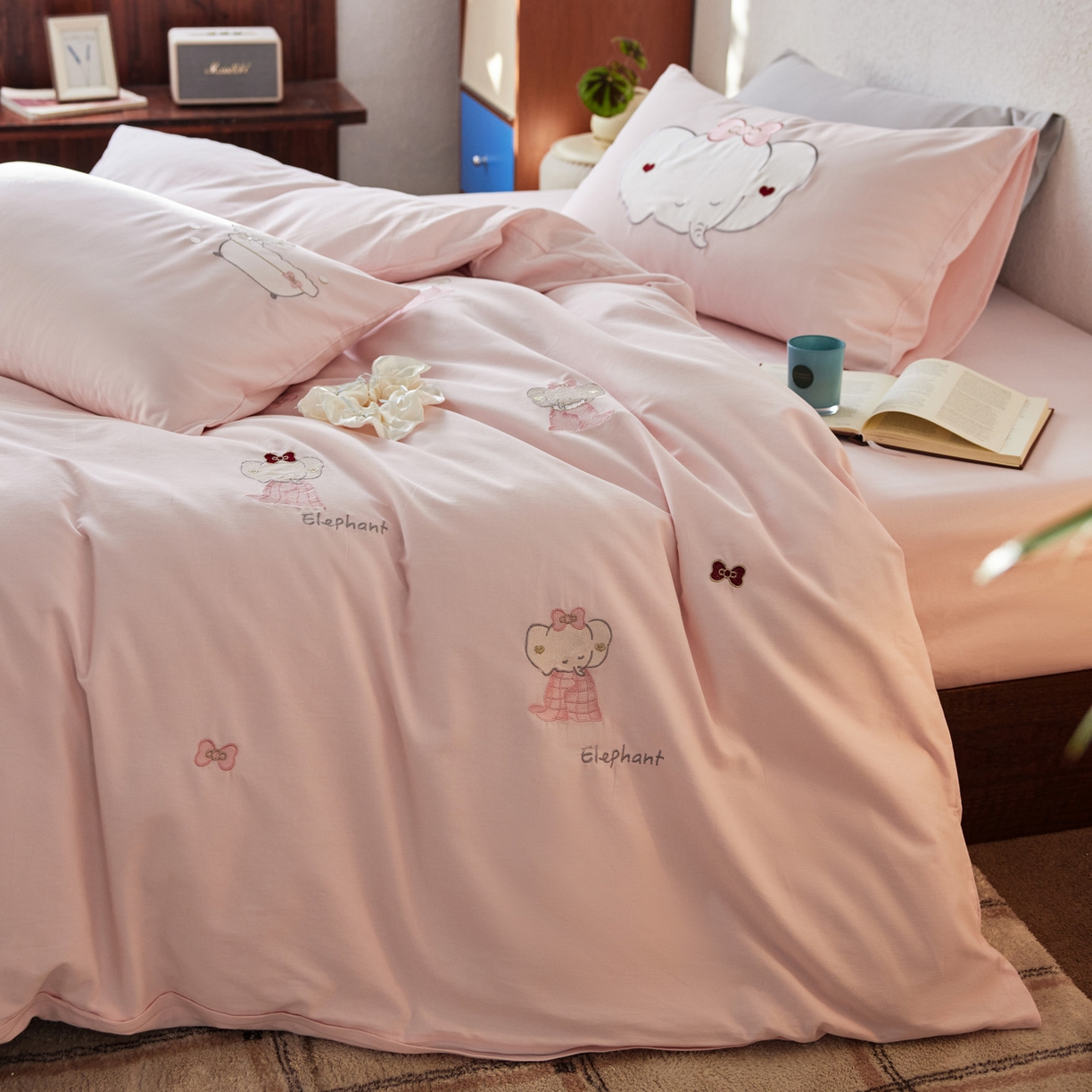 91家纺网 家纺一手货源 找家纺 （总）简纯主义 2025新款全棉纯棉毛巾绣磨毛四件套-莉娜小象