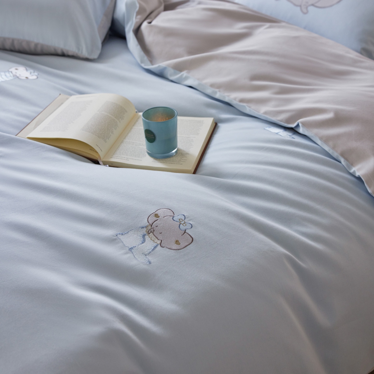 91家纺网 家纺一手货源 找家纺 简纯主义 2025新款全棉纯棉毛巾绣磨毛四件套-莉娜小象 莉娜小象-蓝