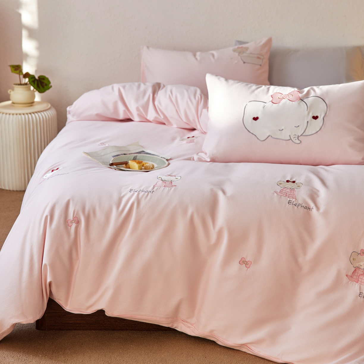 简纯主义 2025新款全棉纯棉毛巾绣磨毛四件套-莉娜小象 莉娜小象-粉