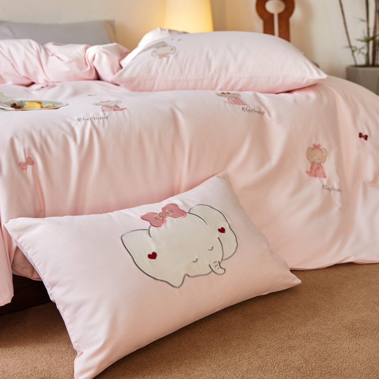 91家纺网 家纺一手货源 找家纺 简纯主义 2025新款全棉纯棉毛巾绣磨毛四件套-莉娜小象 莉娜小象-粉