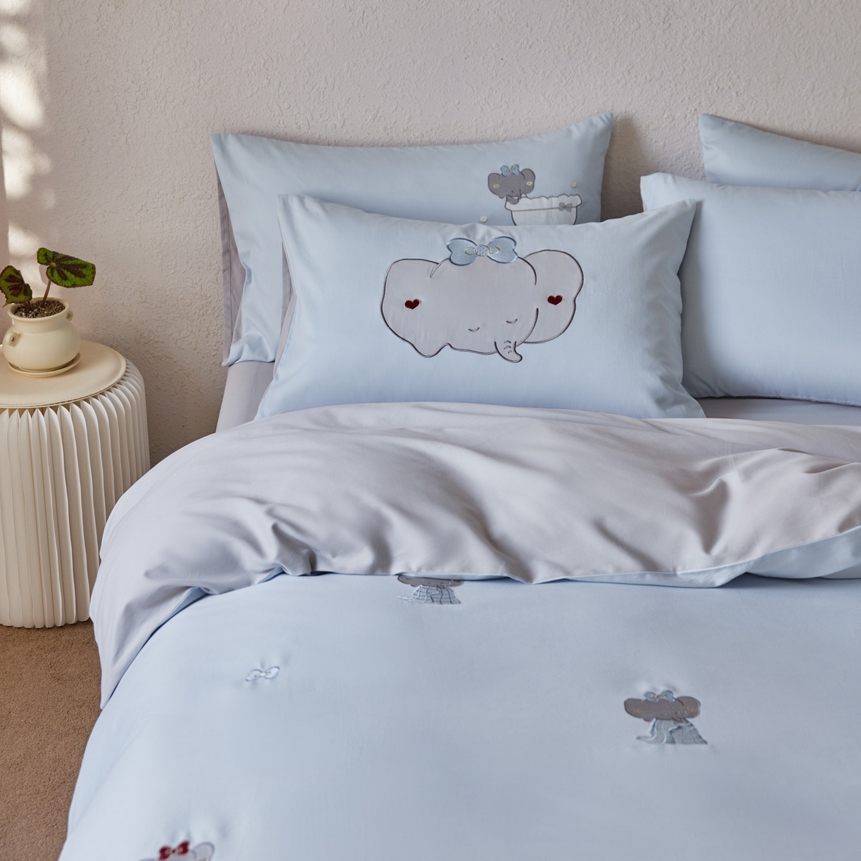 91家纺网 家纺一手货源 找家纺 简纯主义 2025新款全棉纯棉毛巾绣磨毛四件套-莉娜小象 莉娜小象-蓝