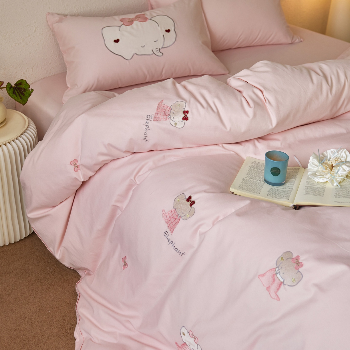 91家纺网 家纺一手货源 找家纺 （总）简纯主义 2025新款全棉纯棉毛巾绣磨毛四件套-莉娜小象