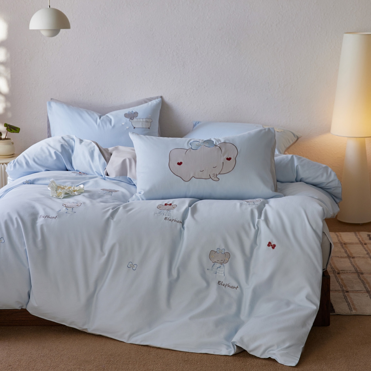 91家纺网 家纺一手货源 找家纺 简纯主义 2025新款全棉纯棉毛巾绣磨毛四件套-莉娜小象 莉娜小象-蓝