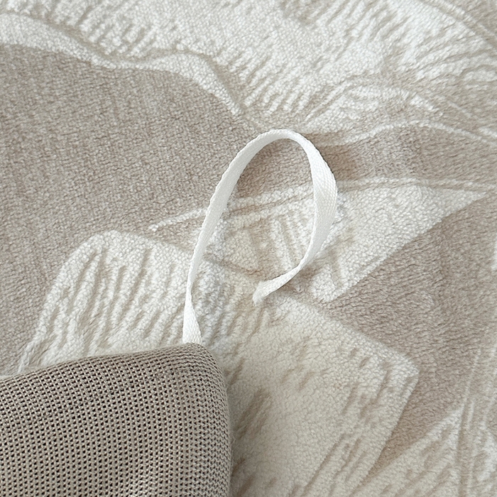 91家纺网 家纺一手货源 找家纺 许林家纺 2025新款兔毛宽包边立体雕花牛奶绒四件套 爱意雾语