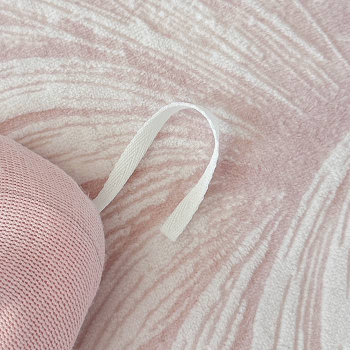 91家纺网 家纺一手货源 找家纺 许林家纺 2025新款兔毛宽包边立体雕花牛奶绒四件套 爱意雾语 粉