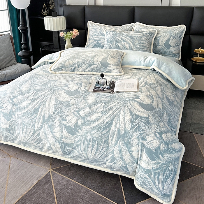 91家纺网 家纺一手货源 找家纺 许林家纺 2025新款兔毛宽包边立体雕花牛奶绒四件套 爱意雾语 蓝