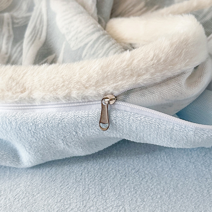 91家纺网 家纺一手货源 找家纺 许林家纺 2025新款兔毛宽包边立体雕花牛奶绒四件套 爱意雾语 蓝