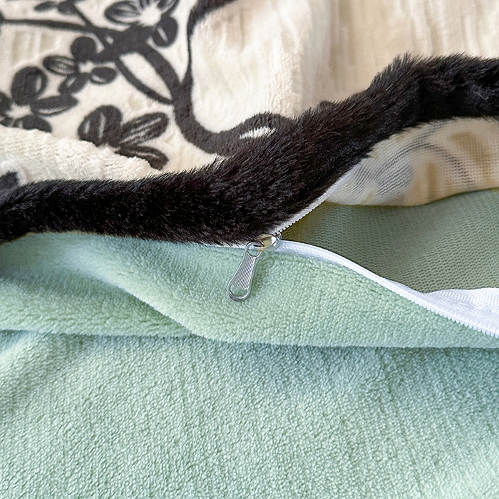 91家纺网 家纺一手货源 找家纺 许林家纺 2025新款兔毛宽包边立体雕花牛奶绒四件套 蓝铃风语