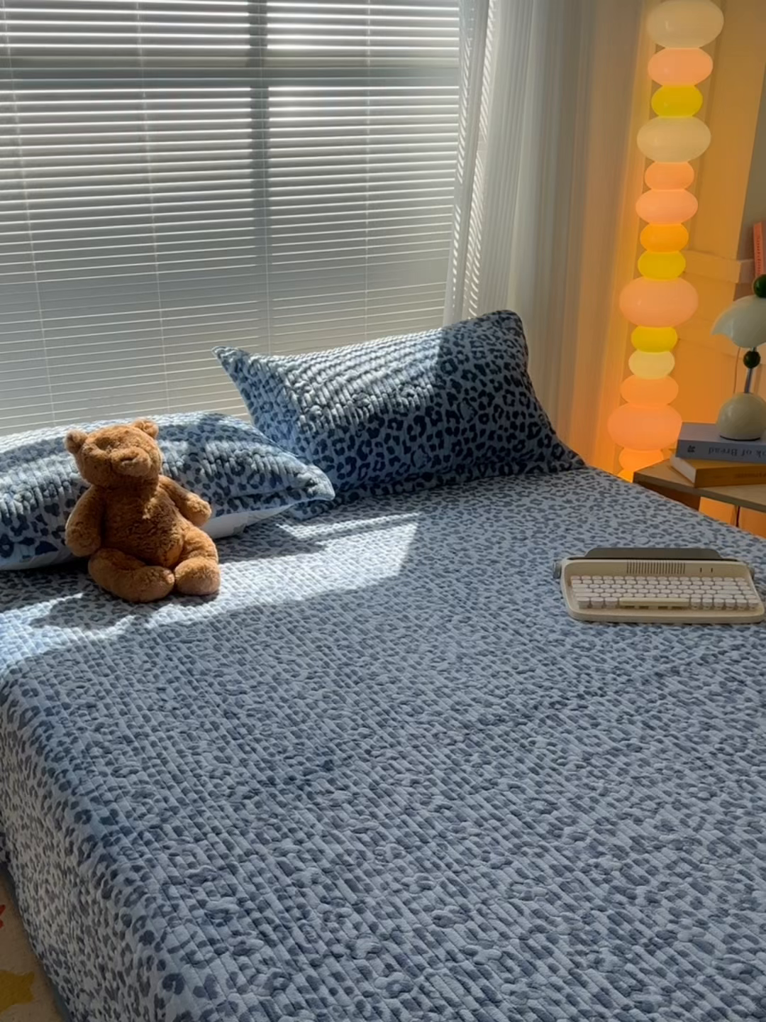 91家纺网 家纺一手货源 找家纺 慕晨 2025新款牛奶绒新款印花高克重豆豆绒夹棉床盖三件被套四件套热款 蓝色豹纹