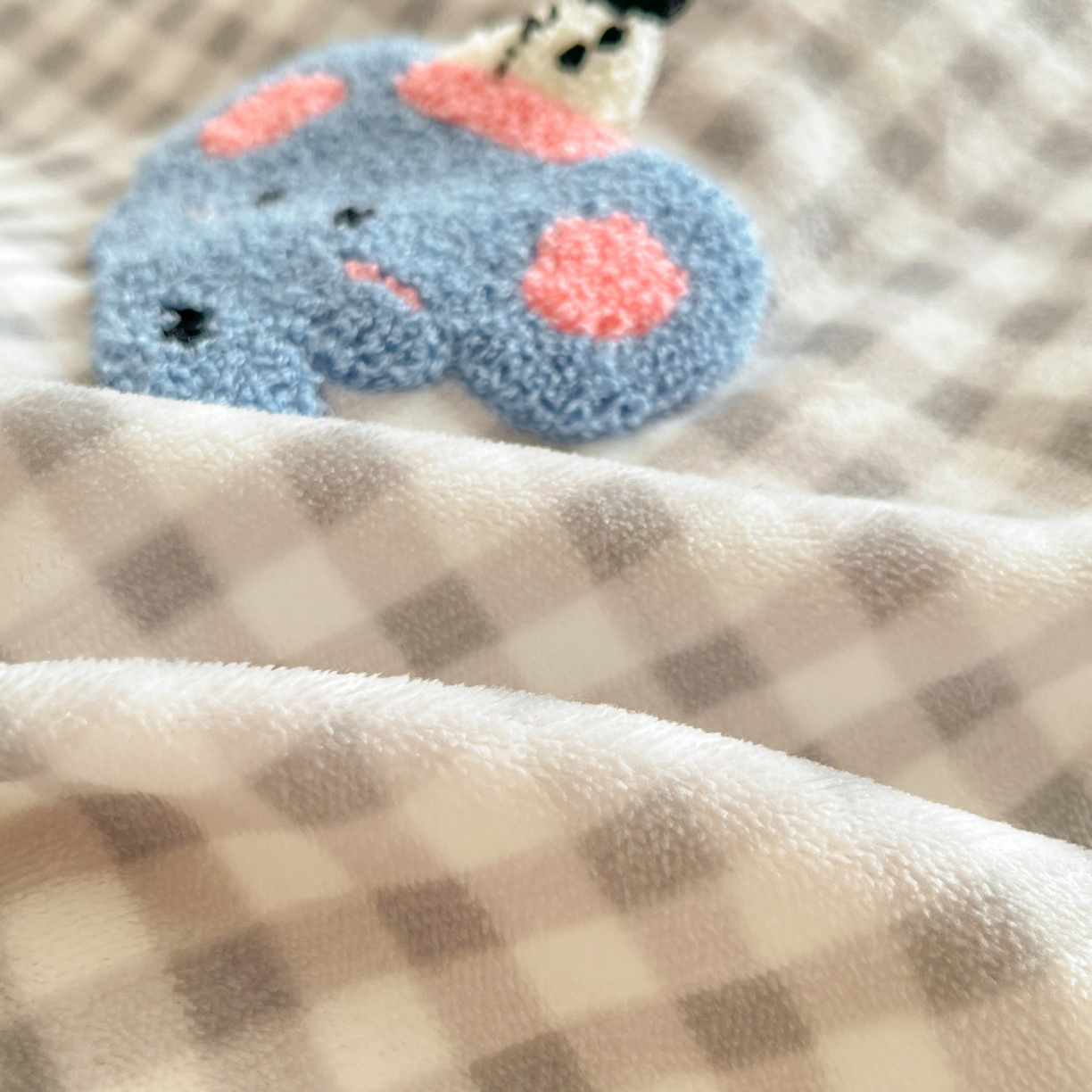 91家纺网 家纺一手货源 找家纺 如一 2025新款卡通毛巾绣系列牛奶绒四件套第二批 晚安小象