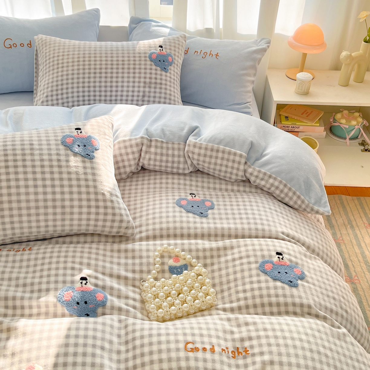 91家纺网 家纺一手货源 找家纺 如一 2025新款卡通毛巾绣系列牛奶绒四件套第二批 晚安小象