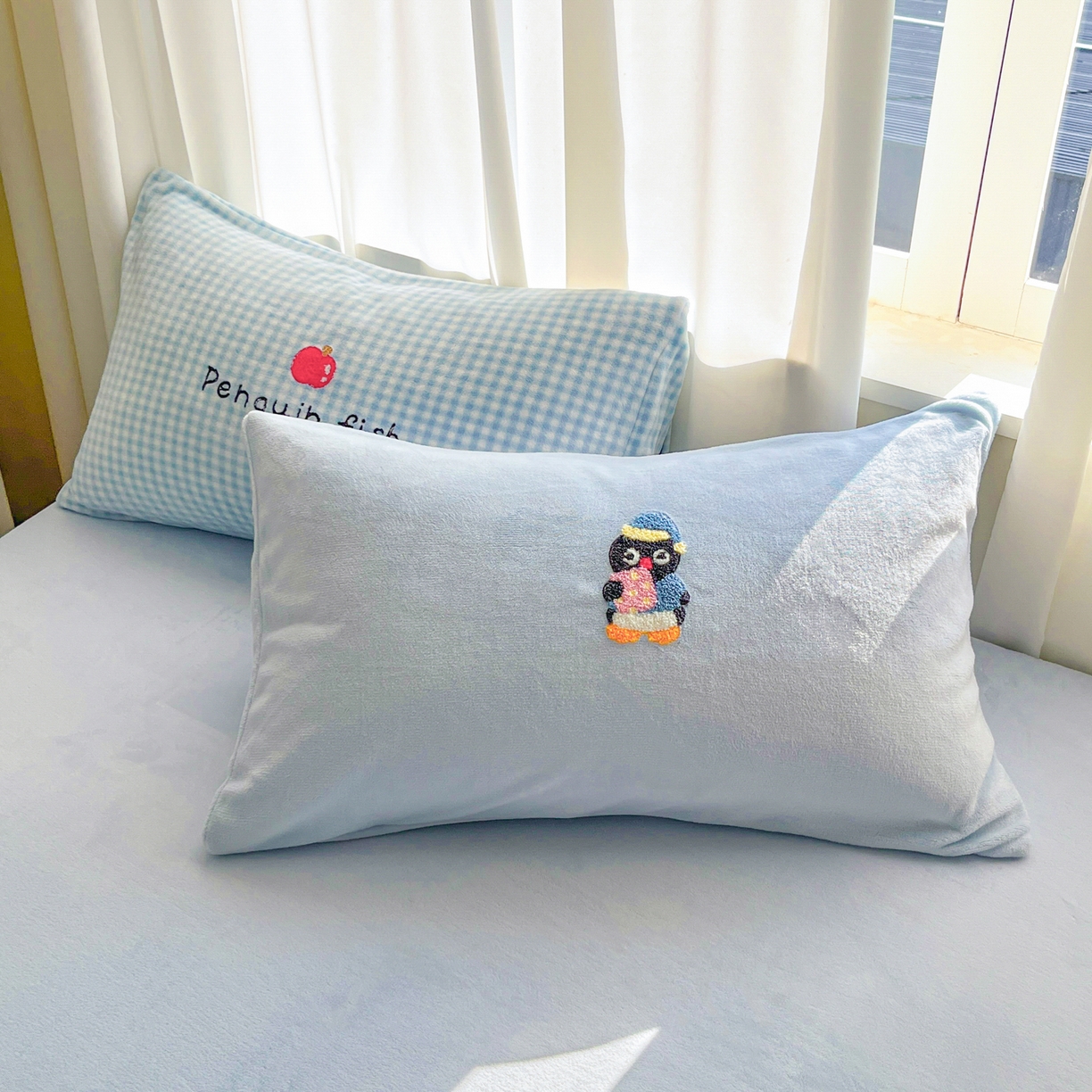 91家纺网 家纺一手货源 找家纺 如一 2025新款卡通毛巾绣系列牛奶绒四件套第二批 快乐企鹅