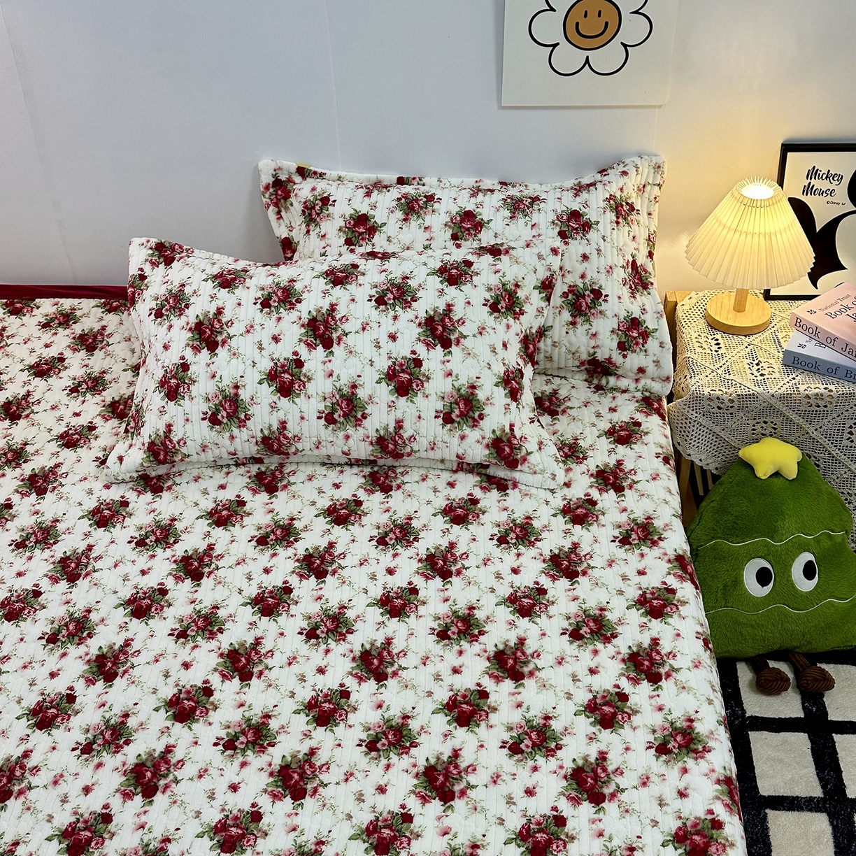 91家纺网 家纺一手货源 找家纺 慕晨 2025新款牛奶绒新款印花高克重豆豆绒夹棉床盖三件被套四件套热款 梨花落