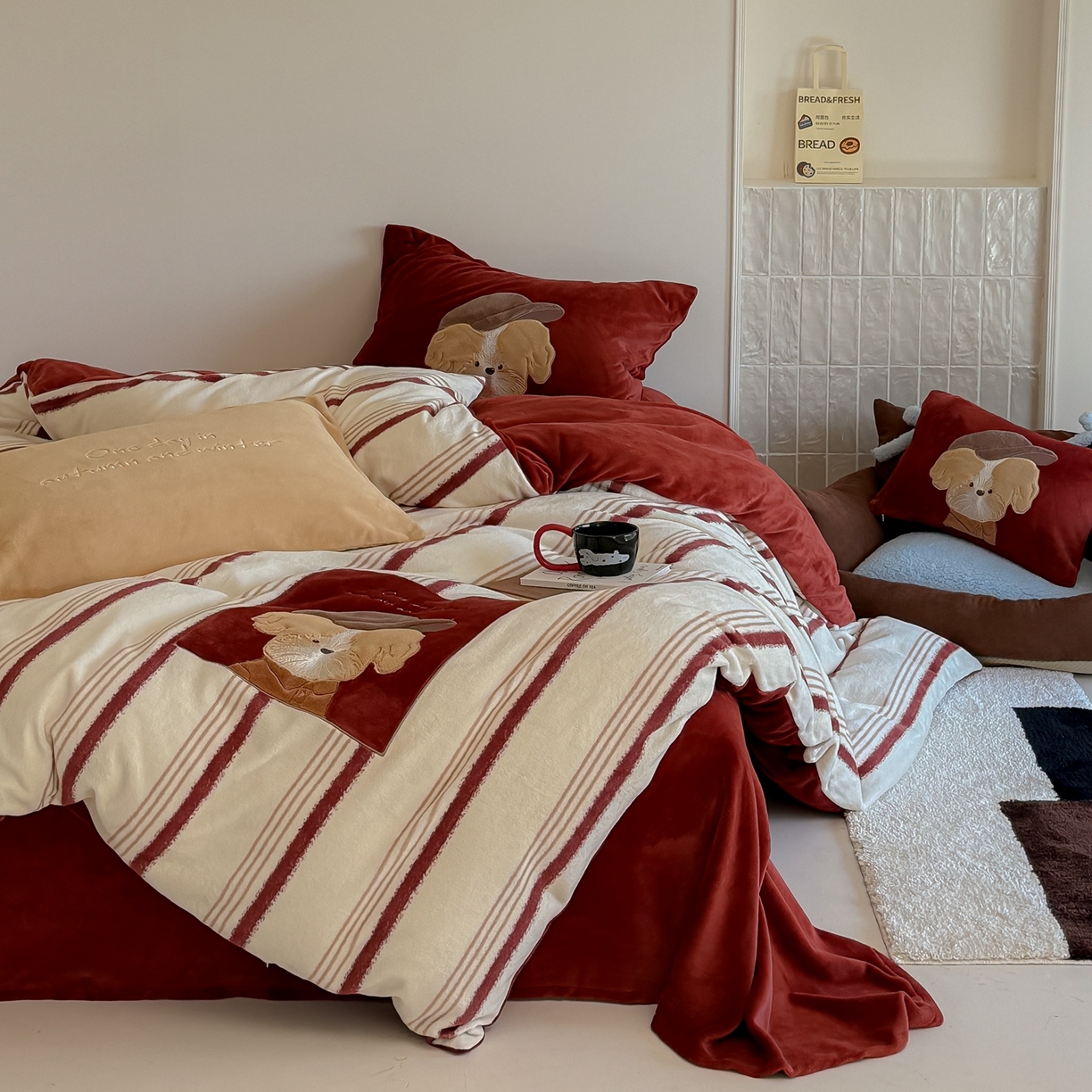 91家纺网 家纺一手货源 找家纺 （总）简纯主义 2025新款260g全消光全工艺贴布绣花牛奶绒四件套-迷糊小狗系列