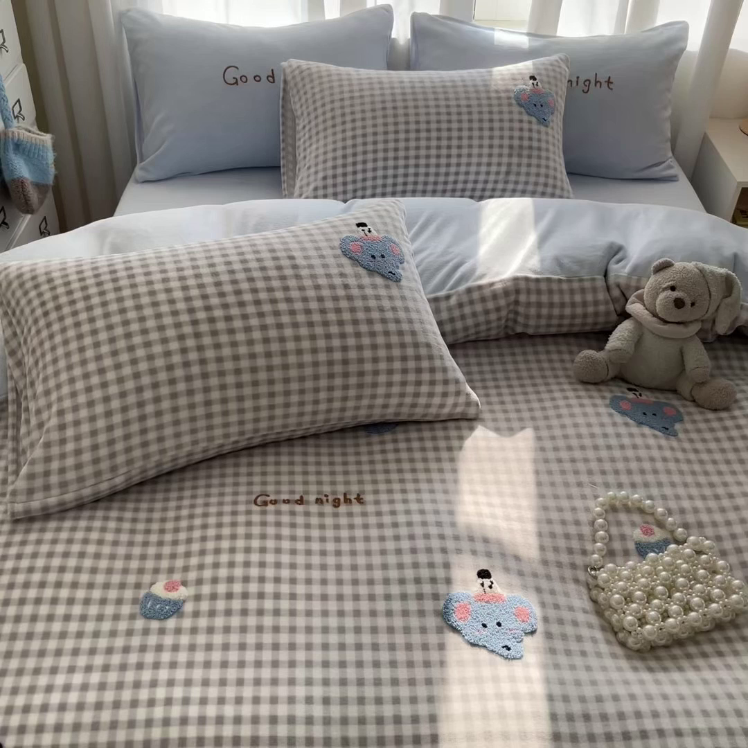 91家纺网 家纺一手货源 找家纺 如一 2025新款卡通毛巾绣系列牛奶绒四件套第二批 晚安小象