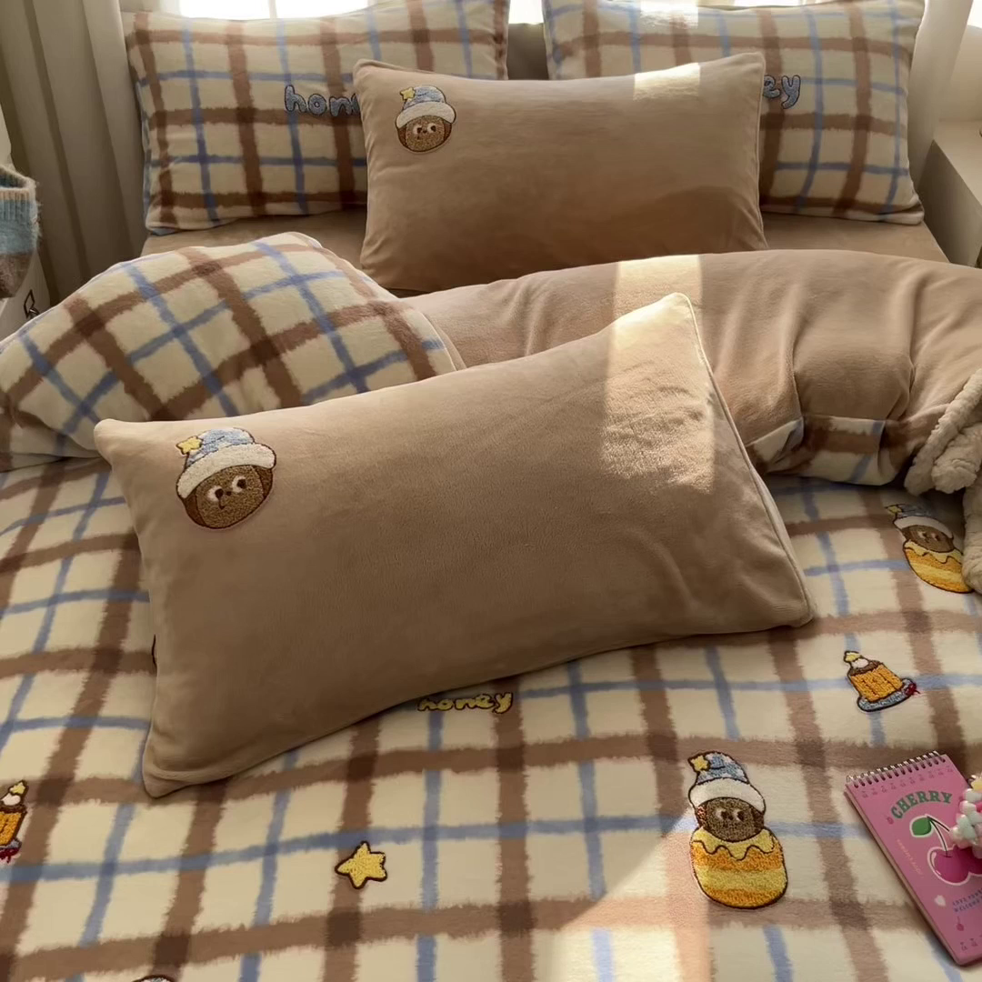 91家纺网 家纺一手货源 找家纺 如一 2025新款卡通毛巾绣系列牛奶绒四件套第二批 星星宝贝