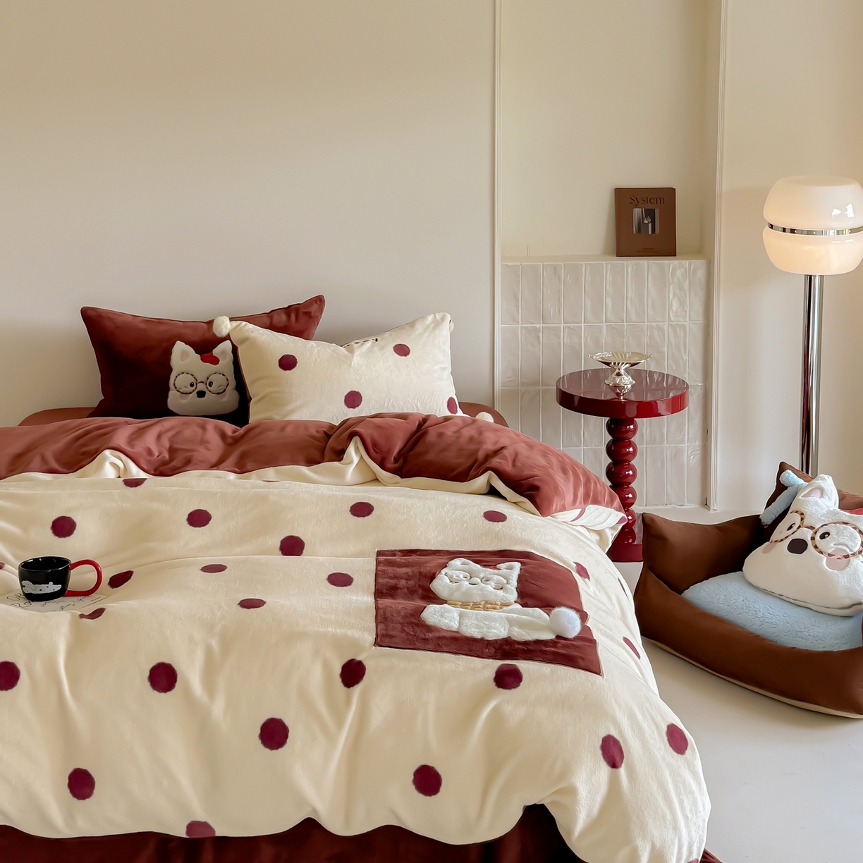 91家纺网 家纺一手货源 找家纺 简纯主义 2025新款260g全消光全工艺贴布绣花牛奶绒四件套-迷糊小狗系列 朱迪