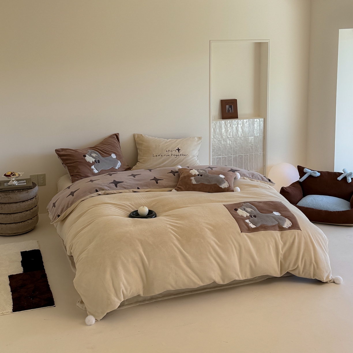 91家纺网 家纺一手货源 找家纺 简纯主义 2025新款260g全消光全工艺贴布绣花牛奶绒四件套-迷糊小狗系列 星芒